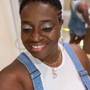 Meet your Posher, Sheila